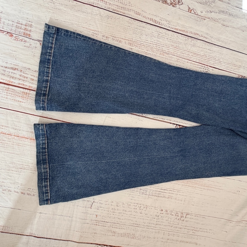 American Eagle Outfitters Super Hi-Rise Flare Jeans in Blue Wash Size 4 - Picture 10 of 15